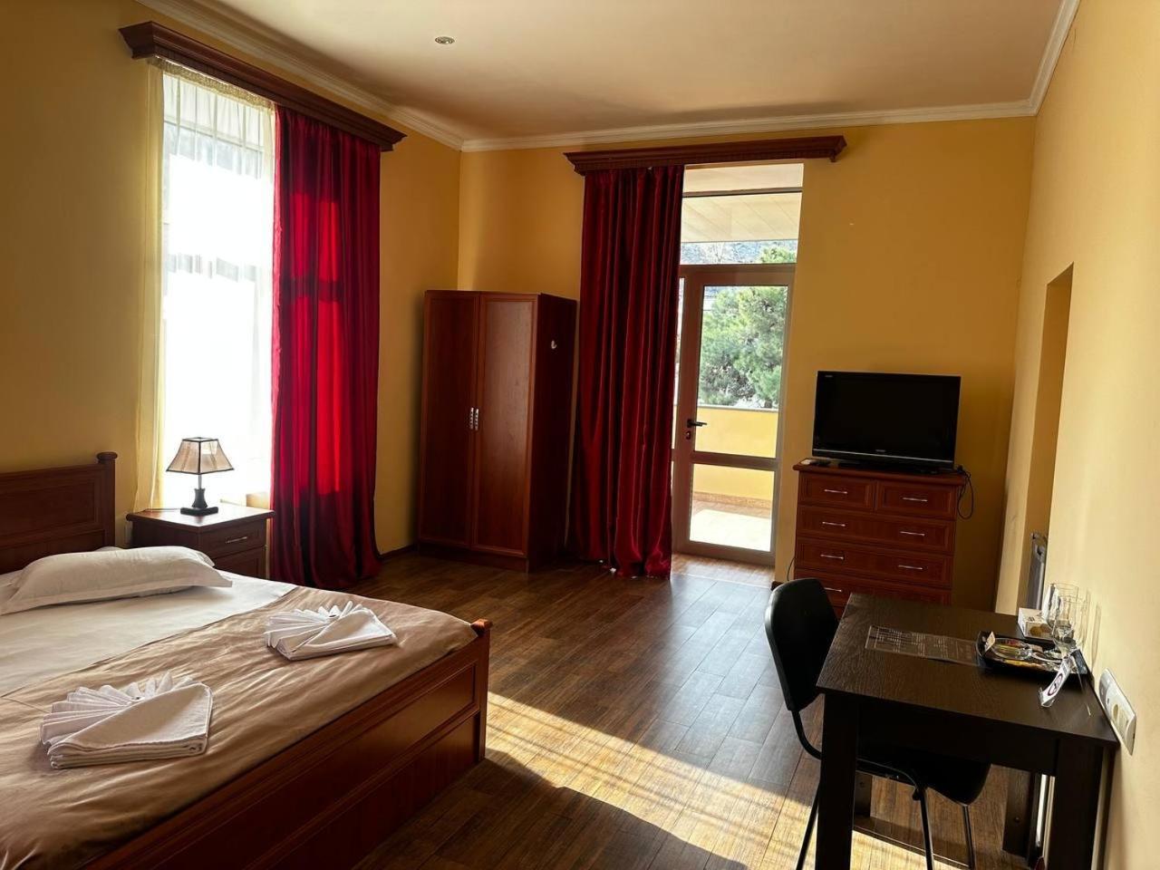 Sweet Home Hotel Meghri Zewnętrze zdjęcie